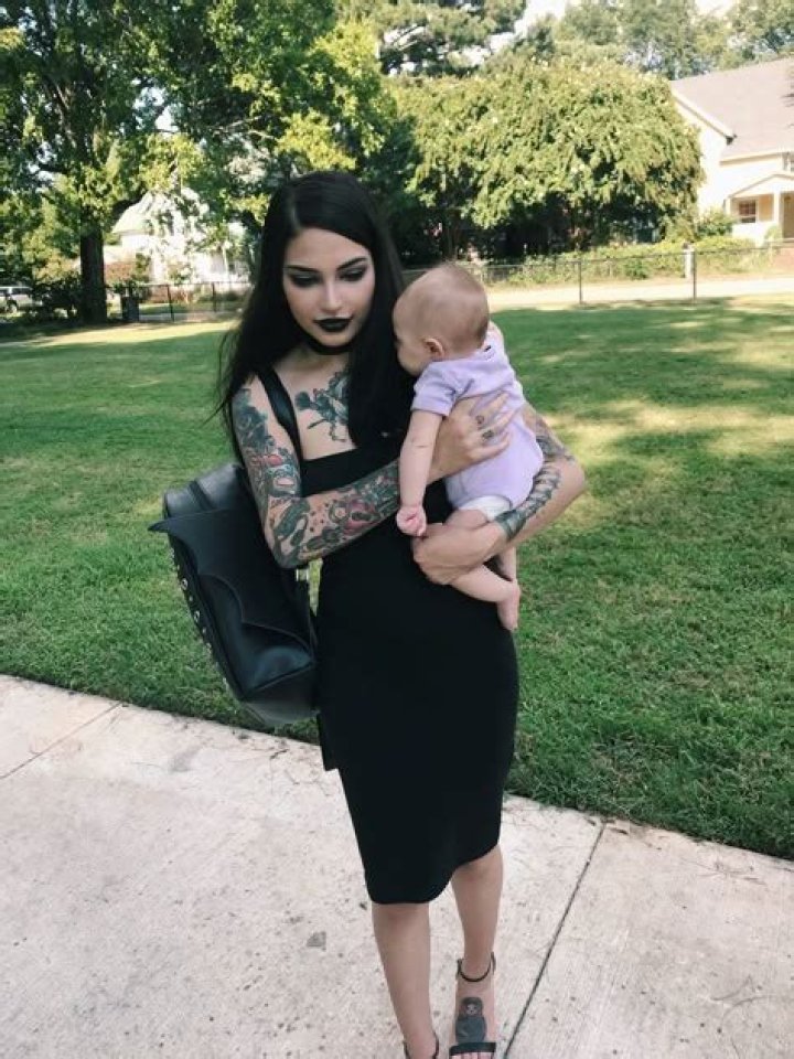 Exploring the Allure of the Goth Mommy Aesthetic