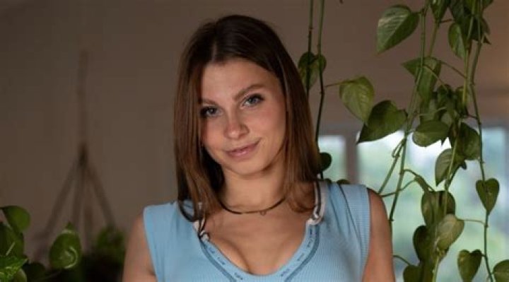 Kelly Jane Caron: A Glimpse Into Her Vibrant Online Presence